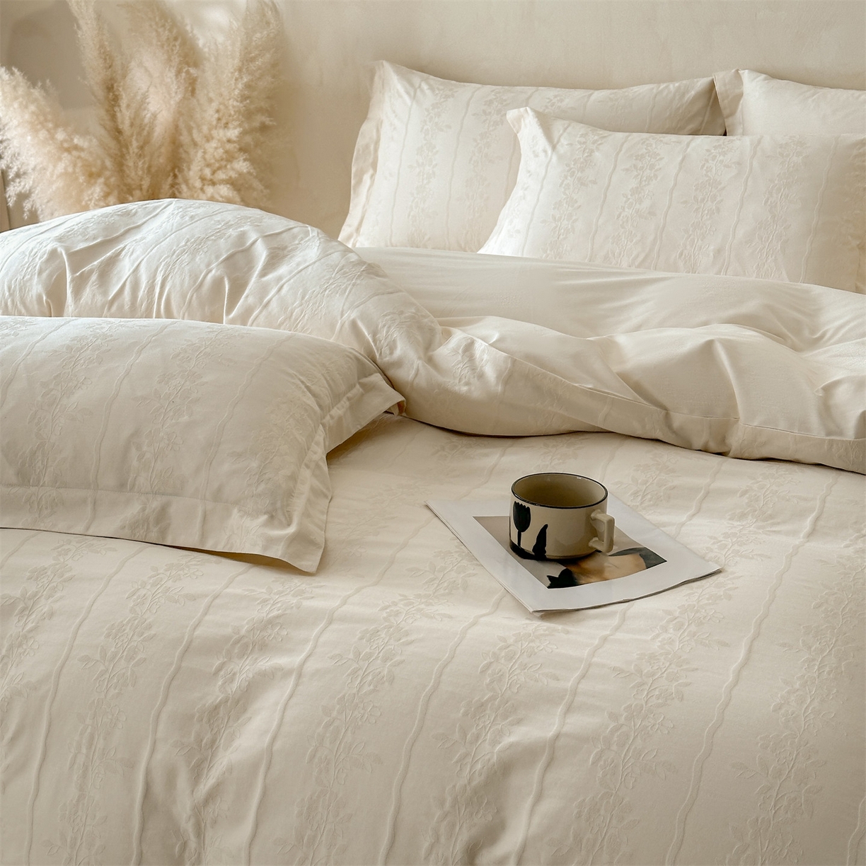 91家纺网 家纺一手货源 找家纺 笙意家纺 2026新款A版60S亮面提花B版13372全棉四件套 浪漫情缘-奶昔白