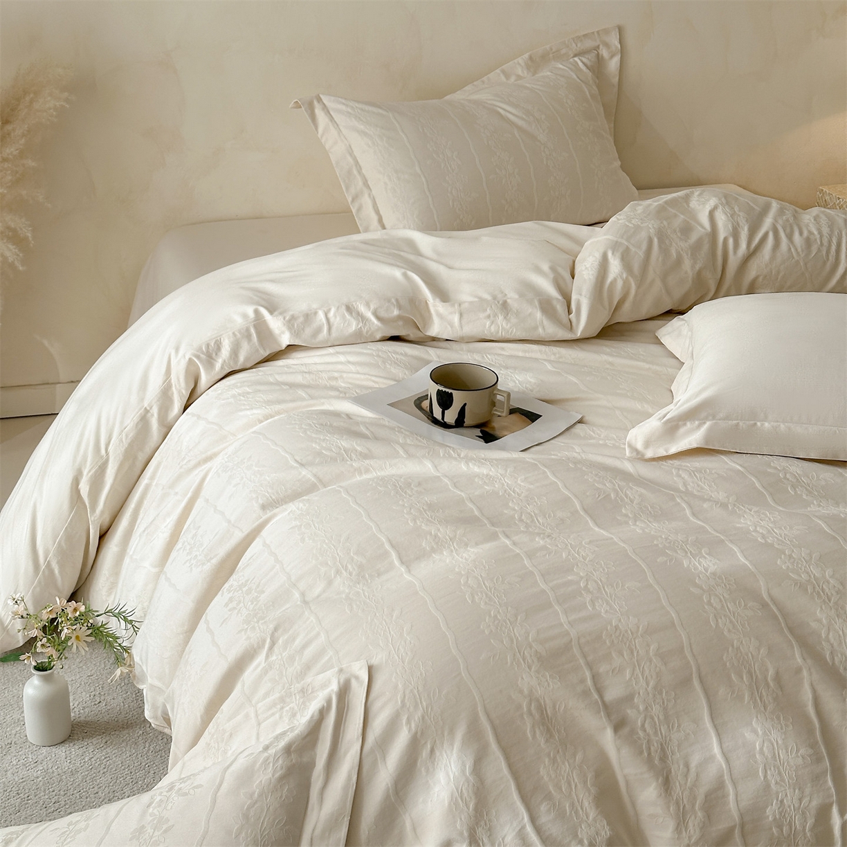 91家纺网 家纺一手货源 找家纺 笙意家纺 2026新款A版60S亮面提花B版13372全棉四件套 浪漫情缘-奶昔白