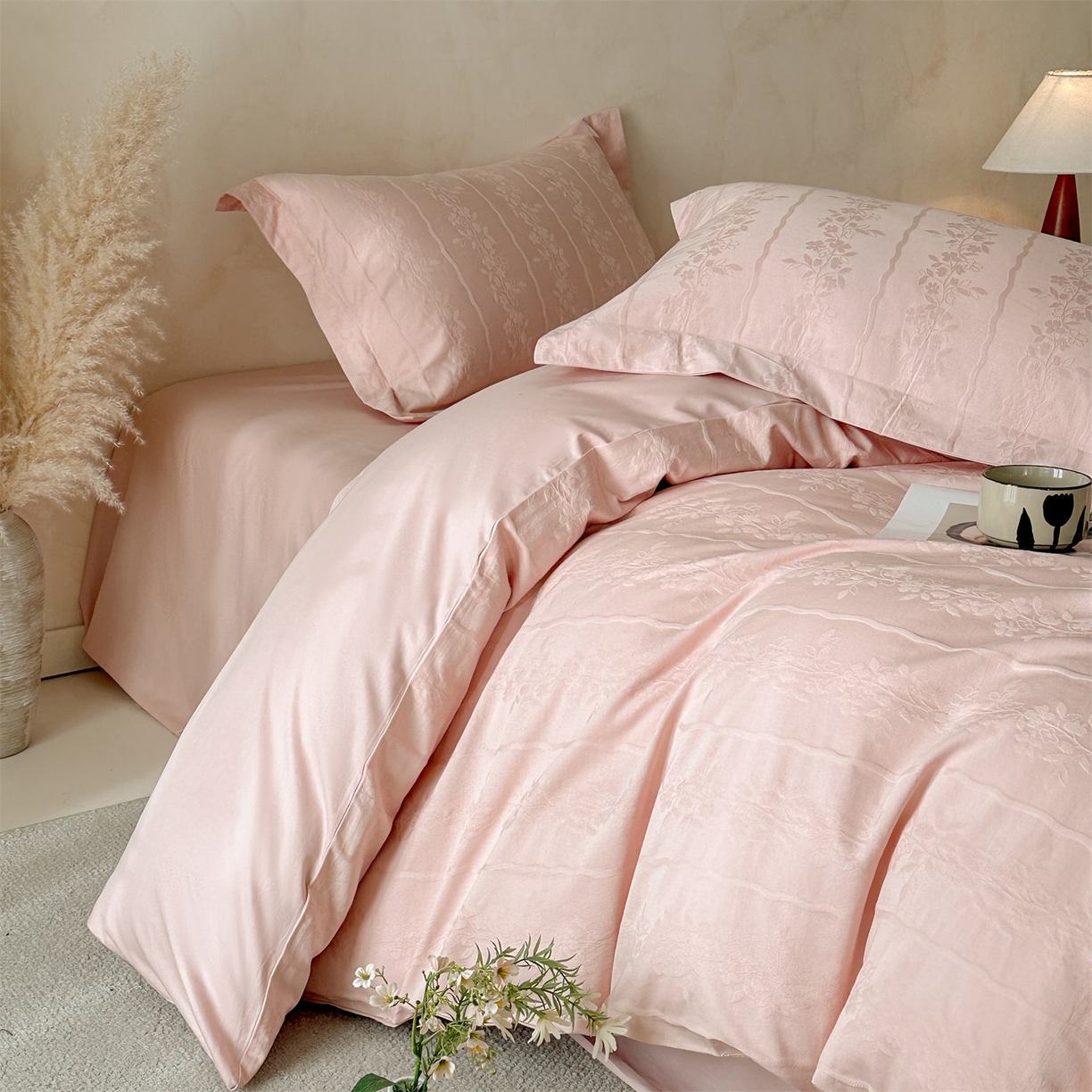 91家纺网 家纺一手货源 找家纺 笙意家纺 2026新款A版60S亮面提花B版13372全棉四件套 浪漫情缘-唯美粉