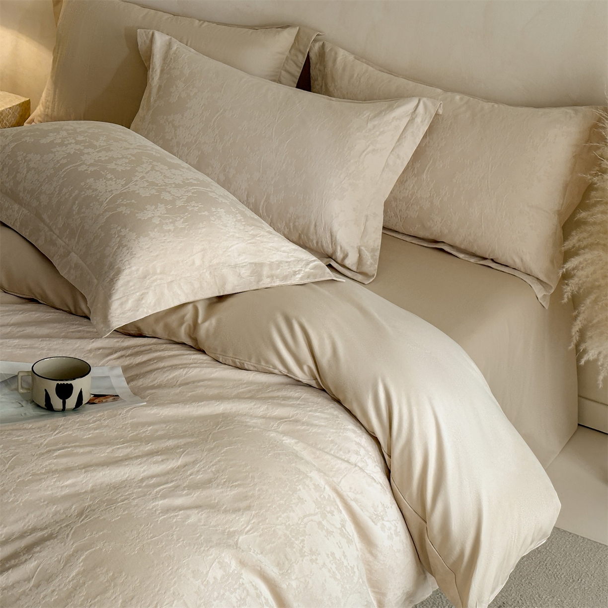 91家纺网 家纺一手货源 找家纺 笙意家纺 2026新款A版60S亮面提花B版13372全棉四件套 梦幻花园-米杏