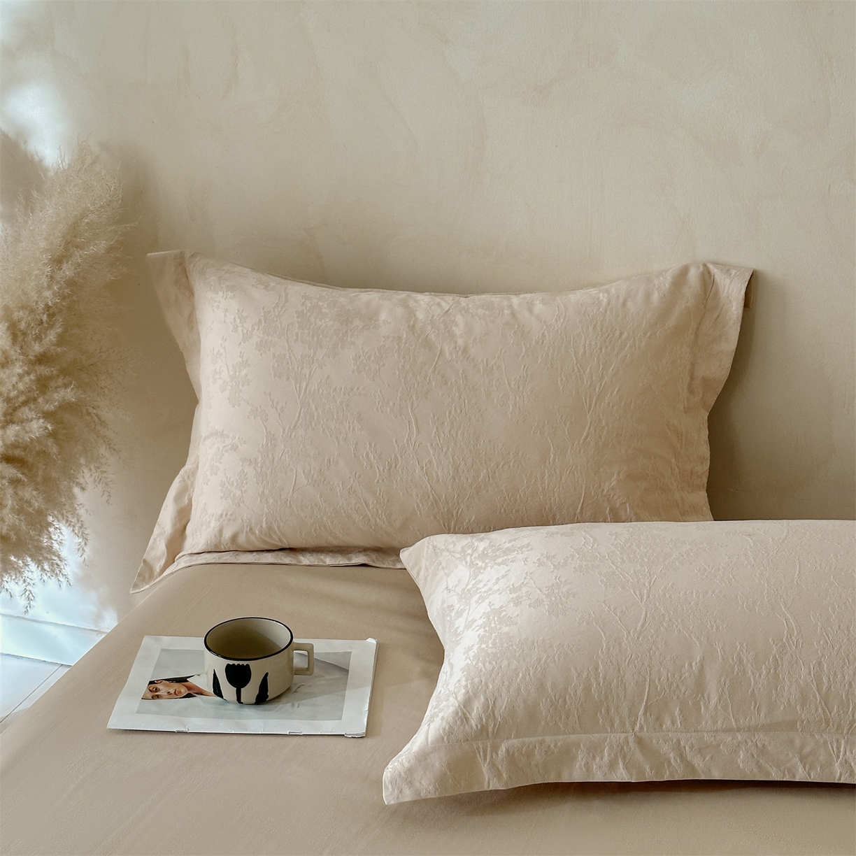 91家纺网 家纺一手货源 找家纺 笙意家纺 2026新款A版60S亮面提花B版13372全棉四件套 梦幻花园-米杏