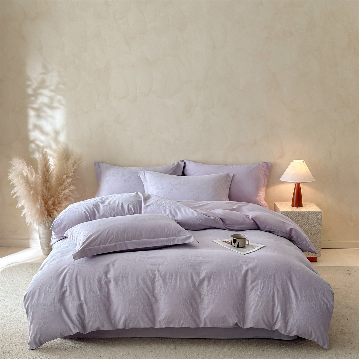 91家纺网 家纺一手货源 找家纺 笙意家纺 2026新款A版60S亮面提花B版13372全棉四件套 花草集市-丁香紫