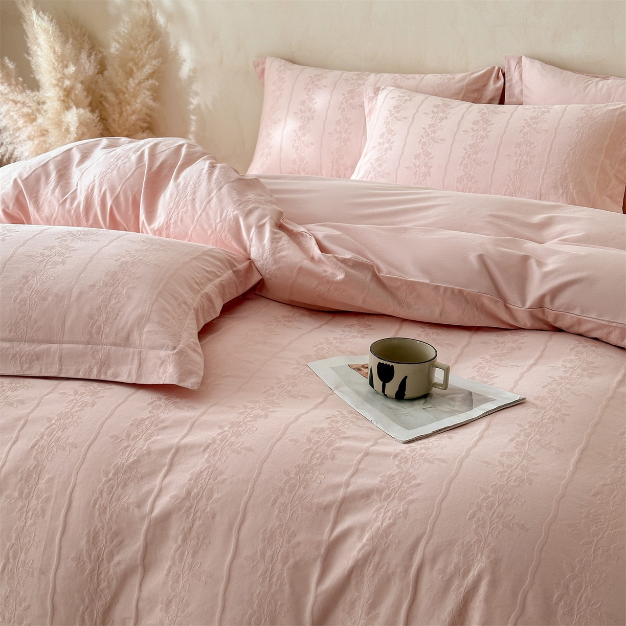 91家纺网 家纺一手货源 找家纺 笙意家纺 2026新款A版60S亮面提花B版13372全棉四件套 浪漫情缘-唯美粉