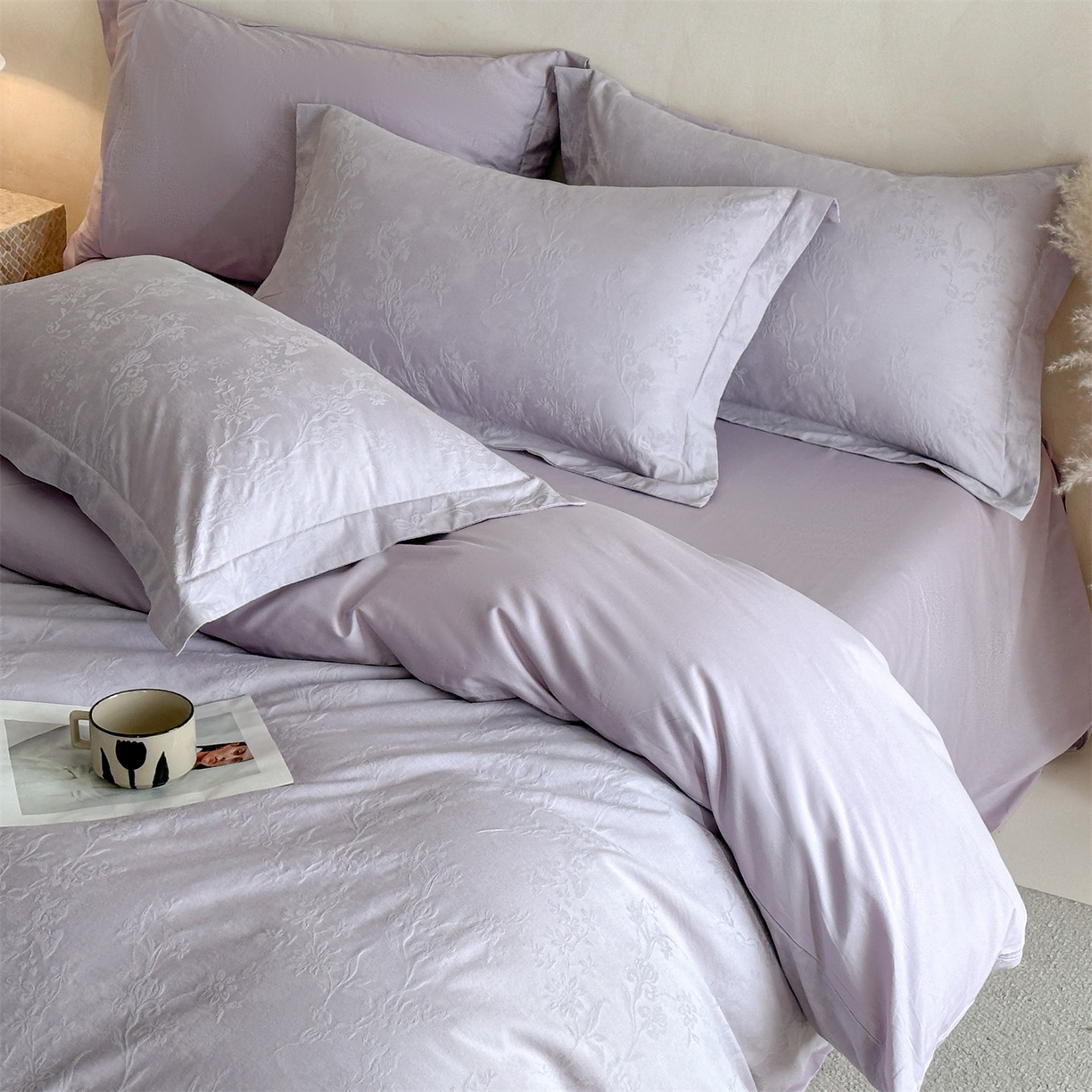 91家纺网 家纺一手货源 找家纺 笙意家纺 2026新款A版60S亮面提花B版13372全棉四件套 花草集市-丁香紫