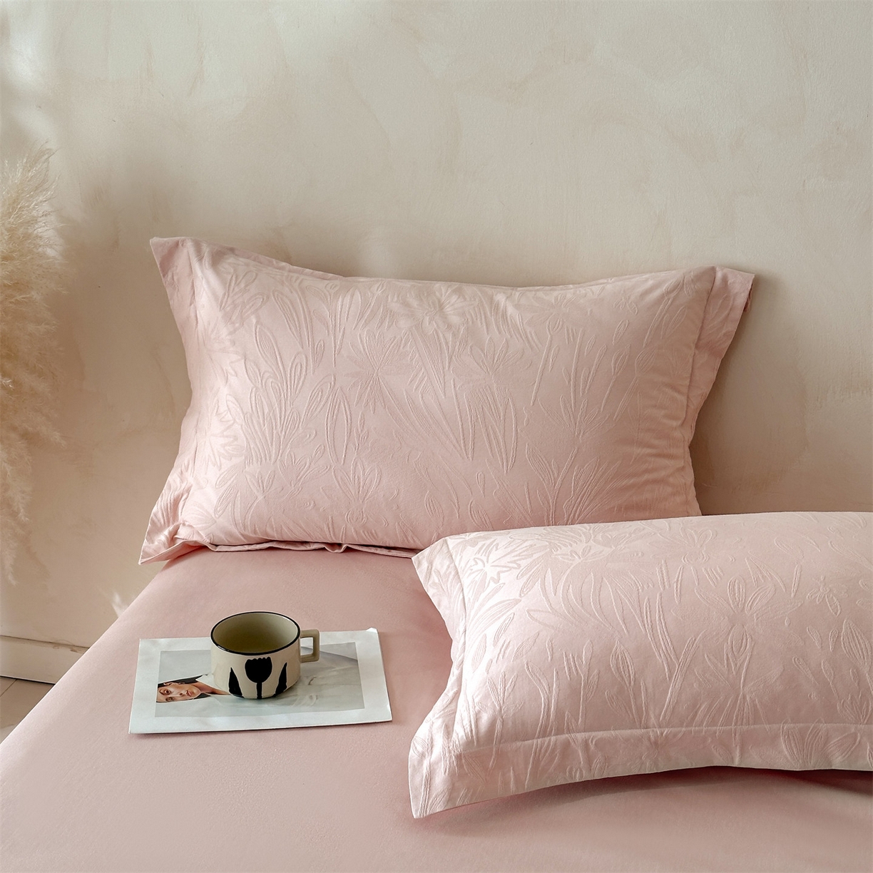 91家纺网 家纺一手货源 找家纺 笙意家纺 2026新款A版60S亮面提花B版13372全棉四件套 秘境-唯美粉