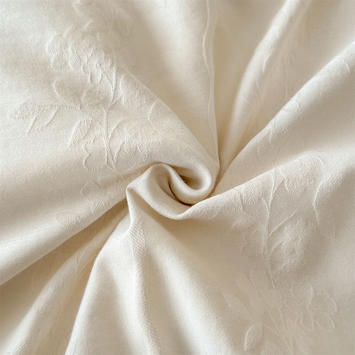 91家纺网 家纺一手货源 找家纺 笙意家纺 2026新款A版60S亮面提花B版13372全棉四件套 浪漫情缘-奶昔白