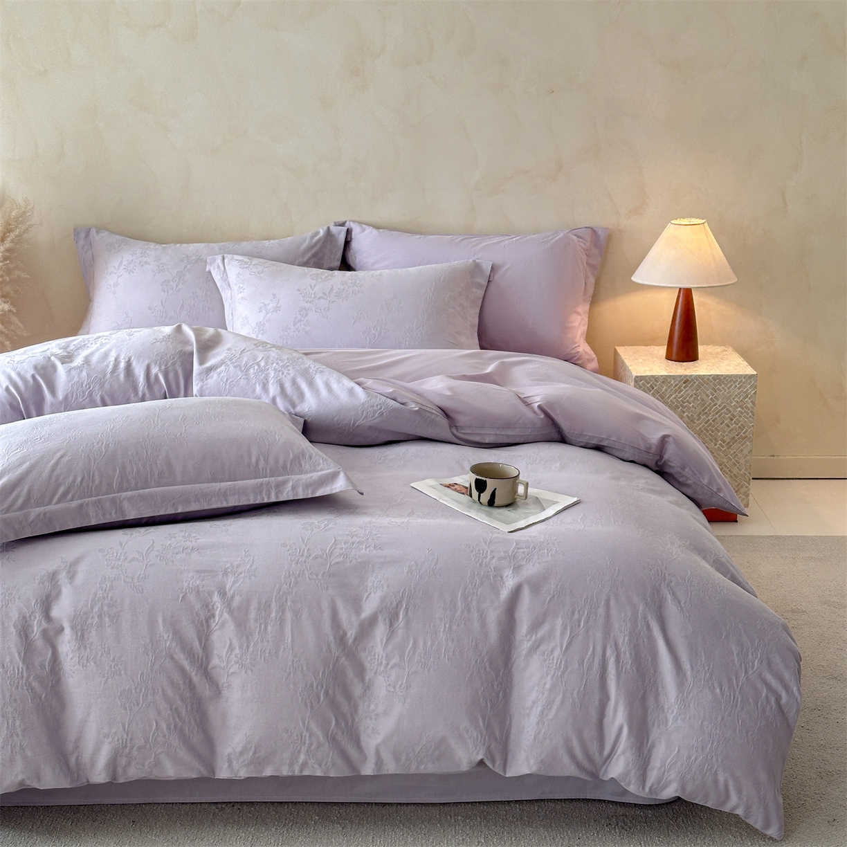 91家纺网 家纺一手货源 找家纺 笙意家纺 2026新款A版60S亮面提花B版13372全棉四件套 花草集市-丁香紫