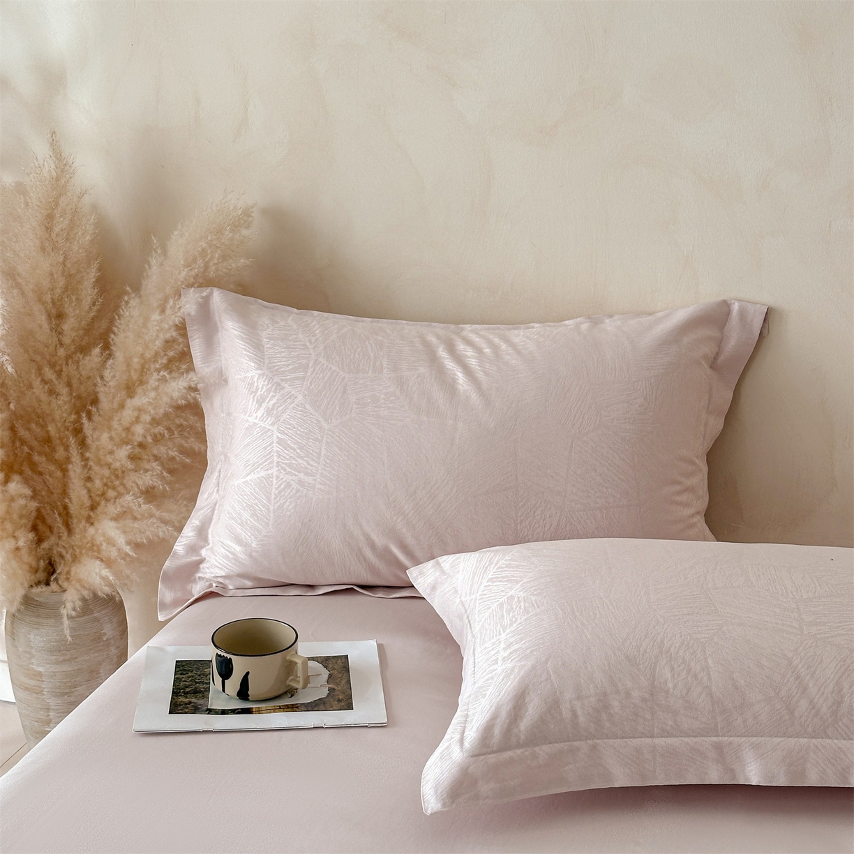 91家纺网 家纺一手货源 找家纺 笙意家纺 2026新款A版60S亮面提花B版13372全棉四件套 夏梦-粉