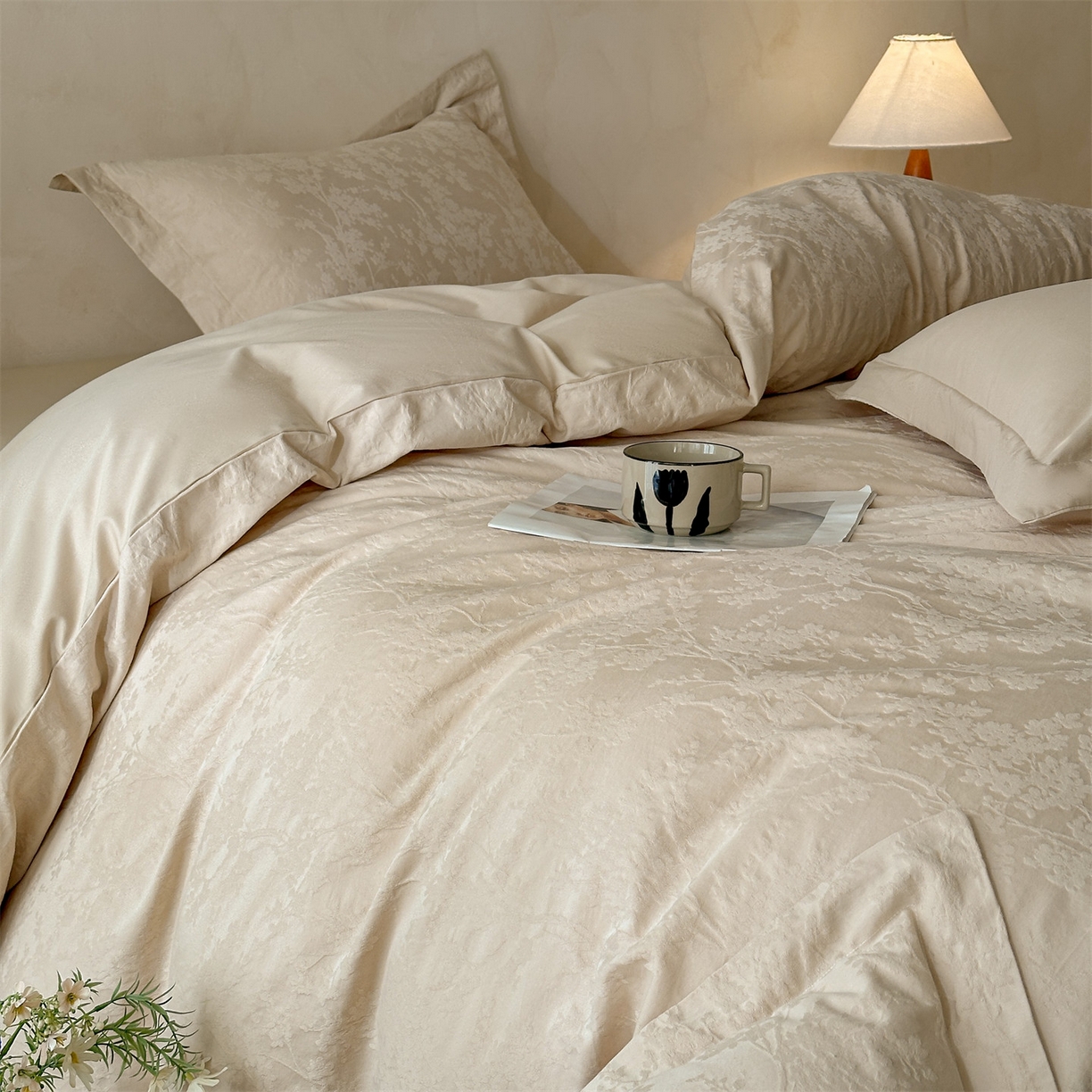 91家纺网 家纺一手货源 找家纺 笙意家纺 2026新款A版60S亮面提花B版13372全棉四件套 梦幻花园-米杏