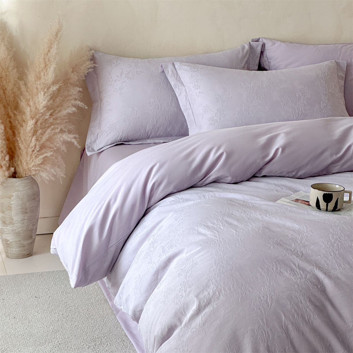 91家纺网 家纺一手货源 找家纺 笙意家纺 2026新款A版60S亮面提花B版13372全棉四件套 花草集市-丁香紫