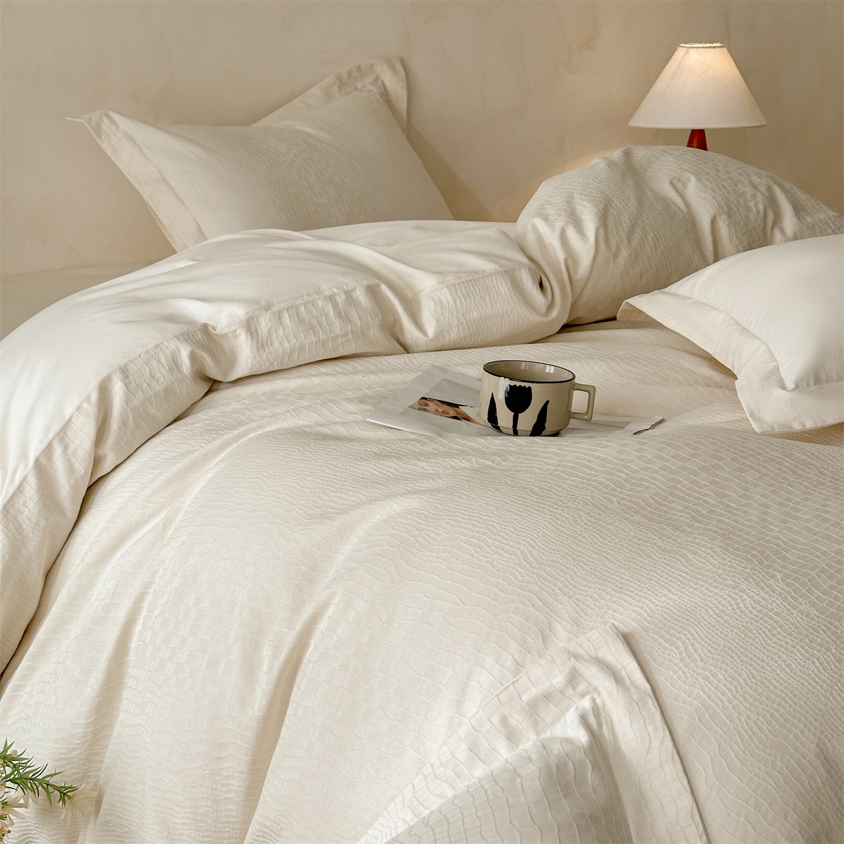 91家纺网 家纺一手货源 找家纺 笙意家纺 2026新款A版60S亮面提花B版13372全棉四件套 石烁-奶昔白