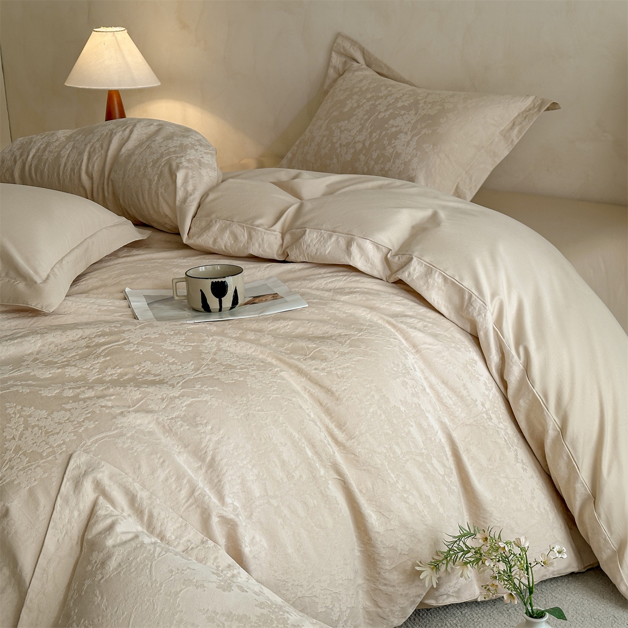 91家纺网 家纺一手货源 找家纺 笙意家纺 2026新款A版60S亮面提花B版13372全棉四件套 梦幻花园-米杏