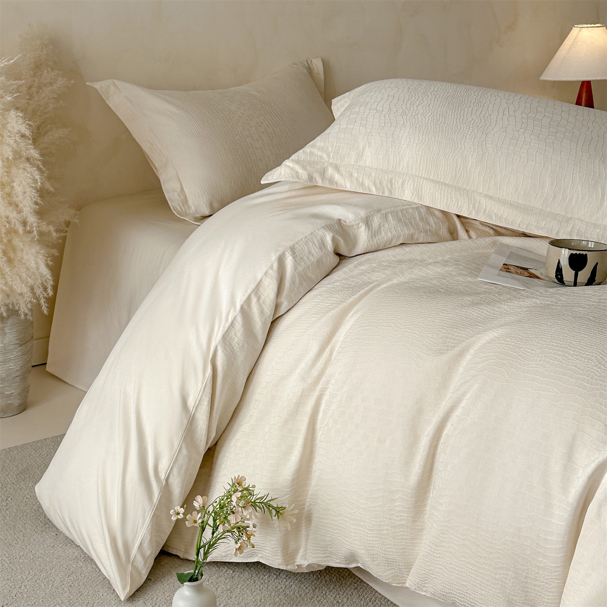 91家纺网 家纺一手货源 找家纺 笙意家纺 2026新款A版60S亮面提花B版13372全棉四件套 石烁-奶昔白