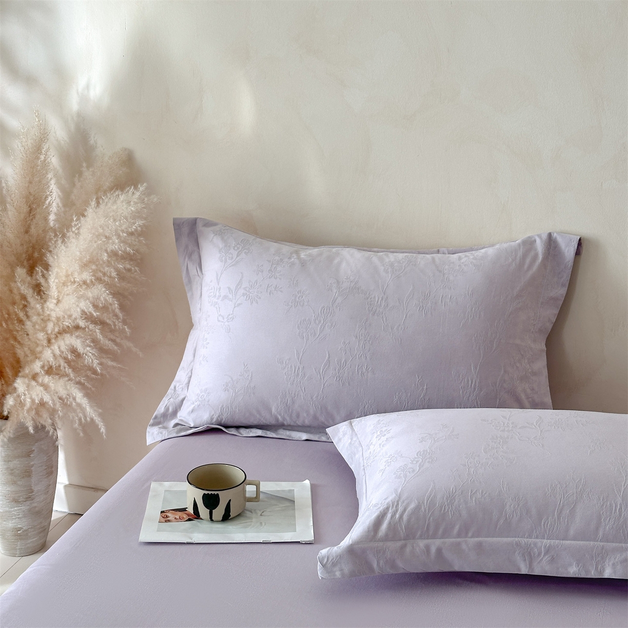 91家纺网 家纺一手货源 找家纺 笙意家纺 2026新款A版60S亮面提花B版13372全棉四件套 花草集市-丁香紫