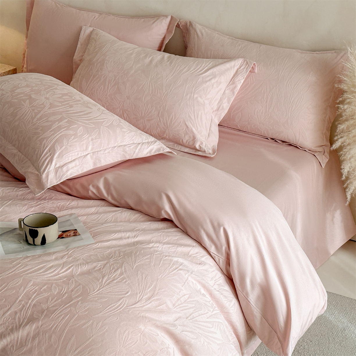 91家纺网 家纺一手货源 找家纺 笙意家纺 2026新款A版60S亮面提花B版13372全棉四件套 秘境-唯美粉