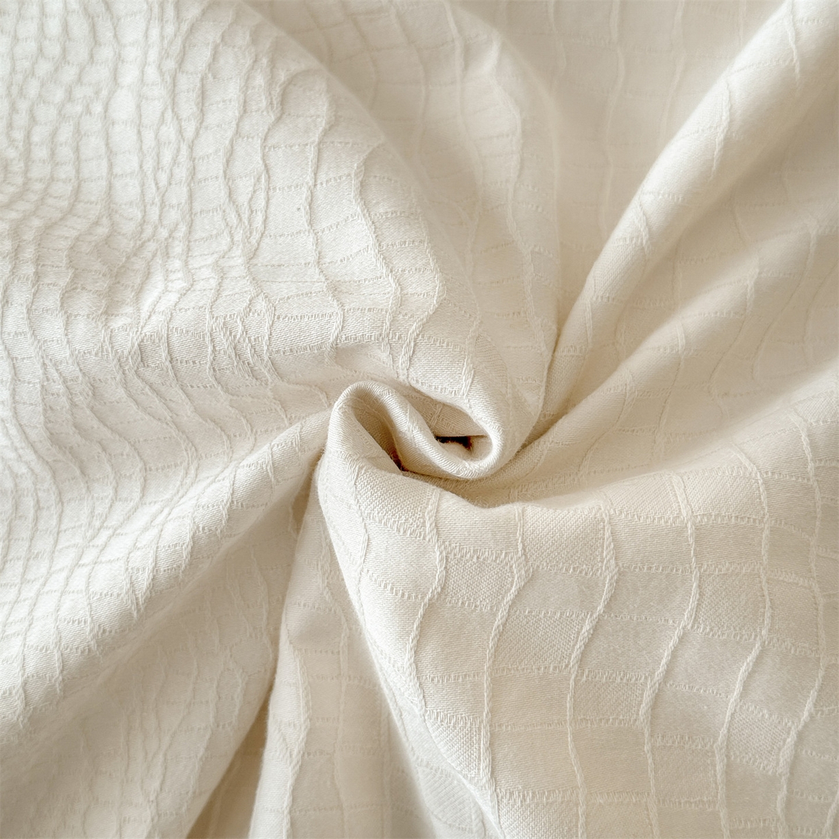 91家纺网 家纺一手货源 找家纺 笙意家纺 2026新款A版60S亮面提花B版13372全棉四件套 石烁-奶昔白