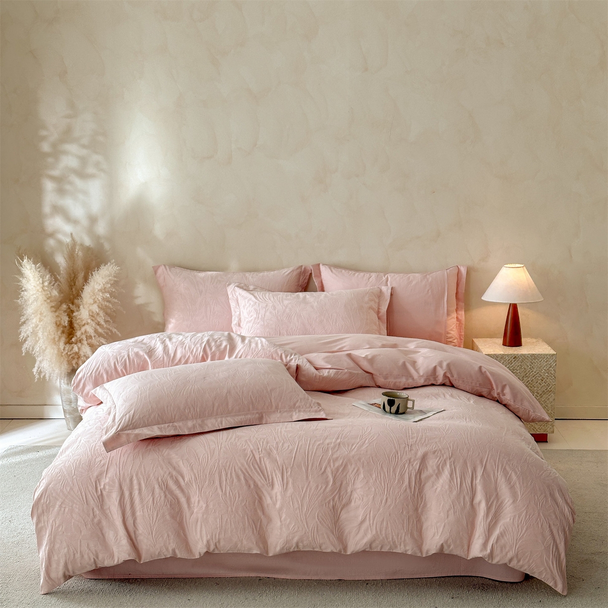 91家纺网 家纺一手货源 找家纺 笙意家纺 2026新款A版60S亮面提花B版13372全棉四件套 秘境-唯美粉