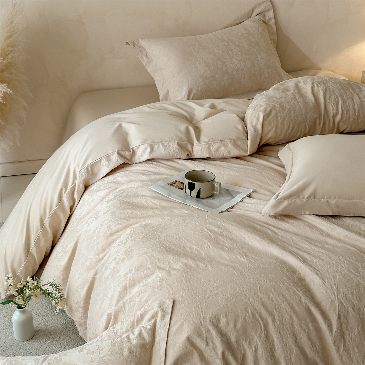 91家纺网 家纺一手货源 找家纺 笙意家纺 2026新款A版60S亮面提花B版13372全棉四件套 梦幻花园-米杏