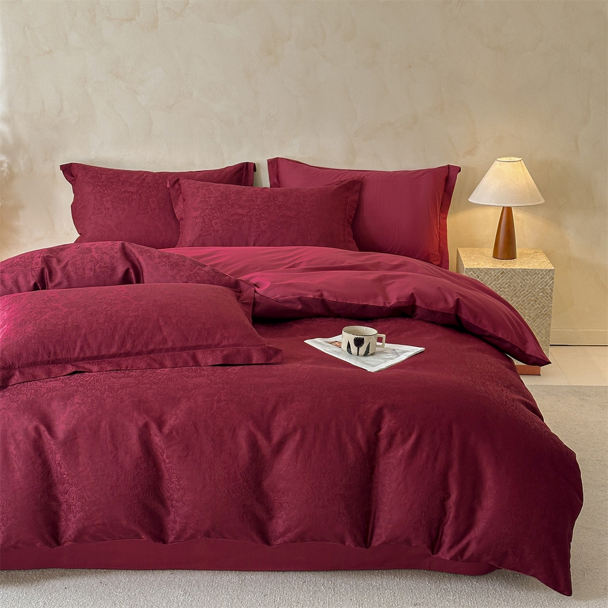 91家纺网 家纺一手货源 找家纺 笙意家纺 2026新款A版60S亮面提花B版13372全棉四件套 米萝-酒红