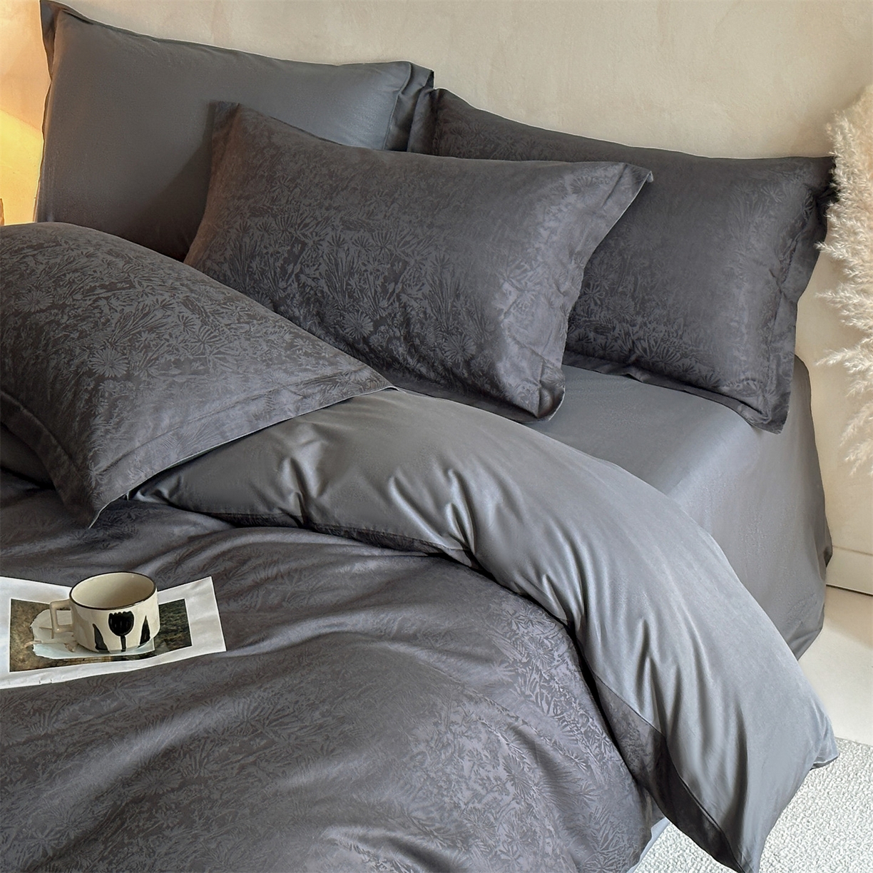 91家纺网 家纺一手货源 找家纺 笙意家纺 2026新款A版60S亮面提花B版13372全棉四件套 米萝-灰