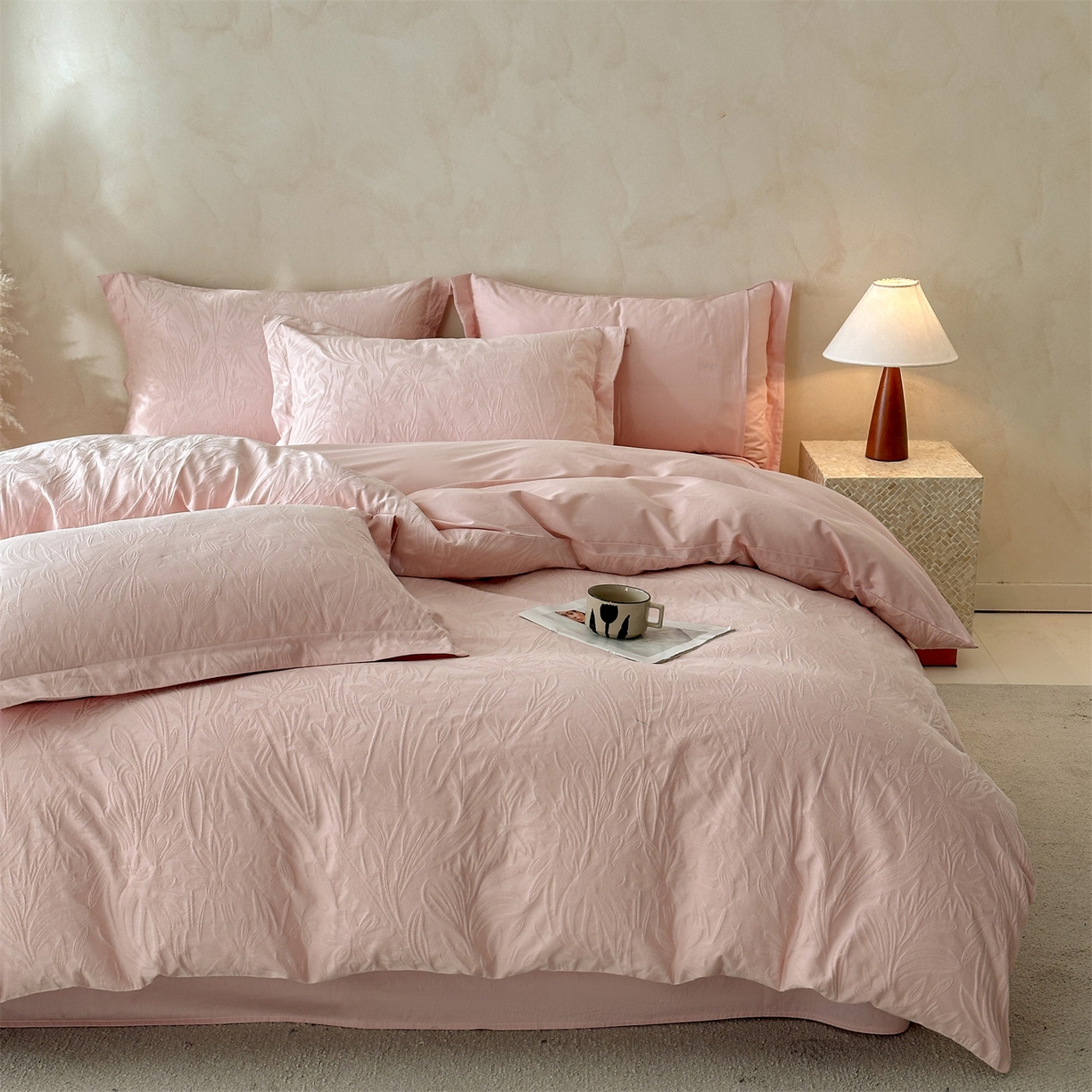 91家纺网 家纺一手货源 找家纺 笙意家纺 2026新款A版60S亮面提花B版13372全棉四件套 秘境-唯美粉