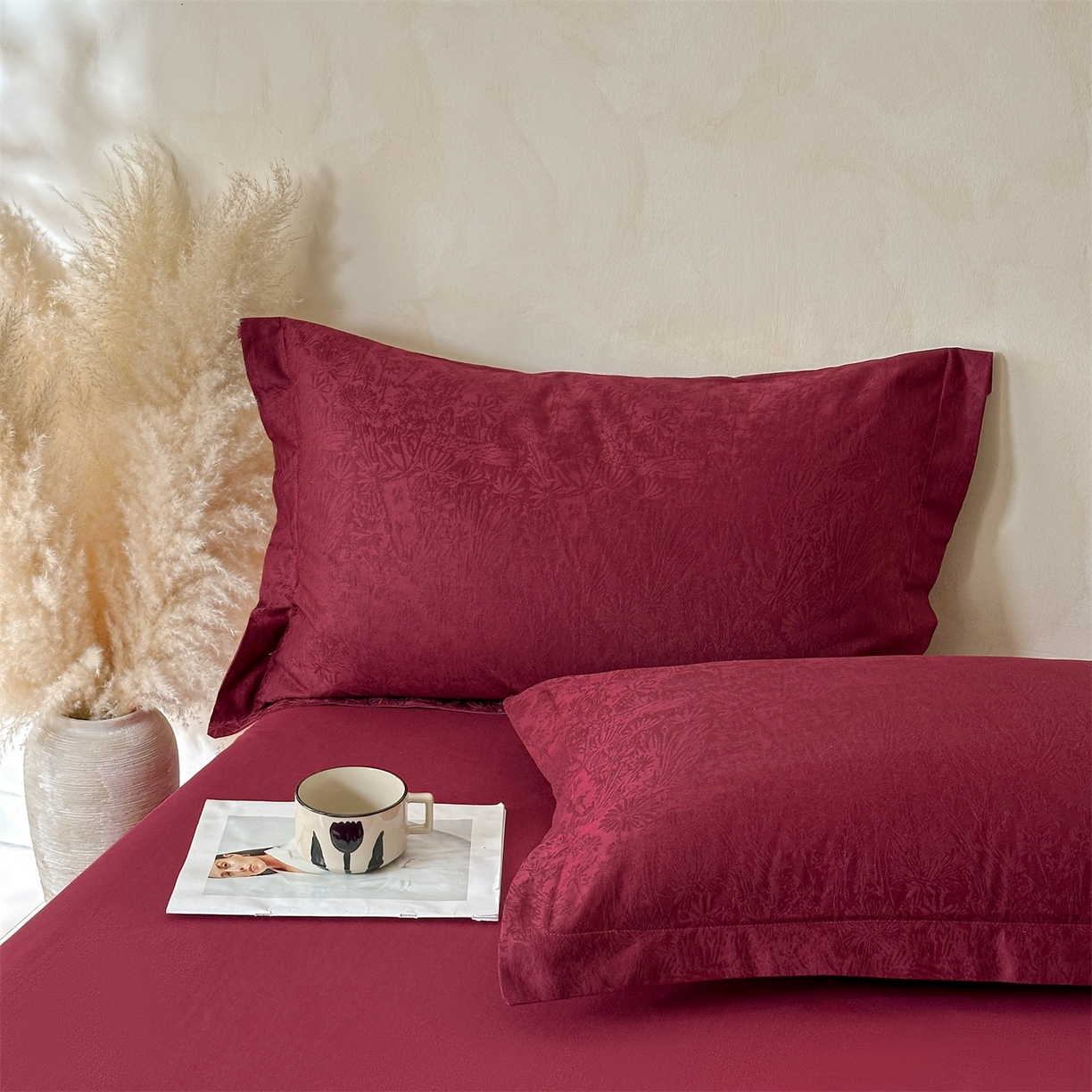 91家纺网 家纺一手货源 找家纺 笙意家纺 2026新款A版60S亮面提花B版13372全棉四件套 米萝-酒红