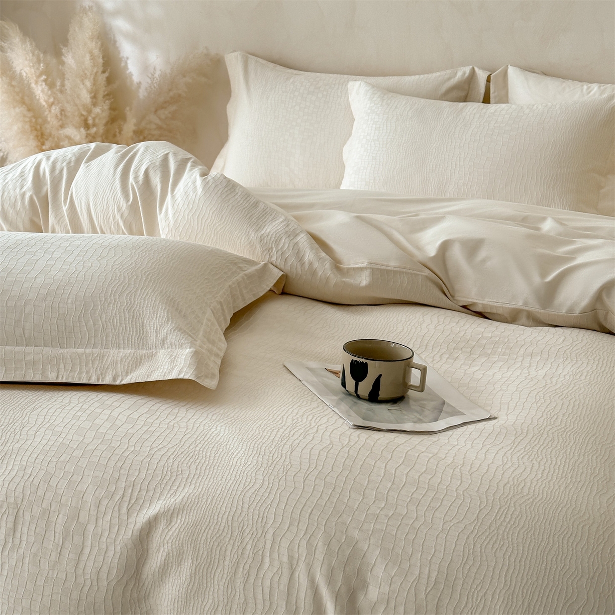 91家纺网 家纺一手货源 找家纺 笙意家纺 2026新款A版60S亮面提花B版13372全棉四件套 石烁-奶昔白