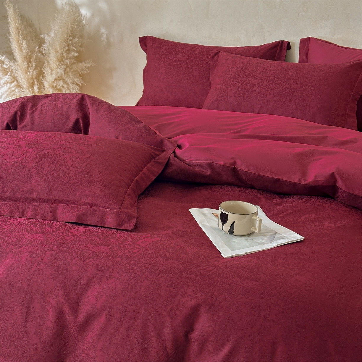 91家纺网 家纺一手货源 找家纺 笙意家纺 2026新款A版60S亮面提花B版13372全棉四件套 米萝-酒红