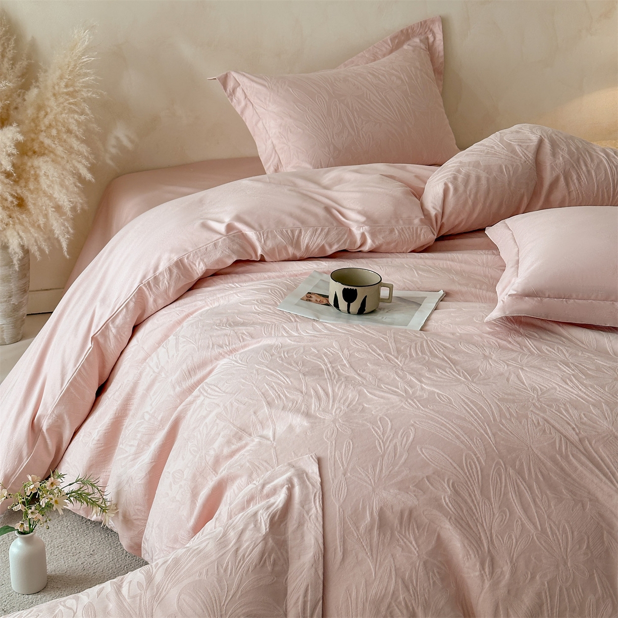 91家纺网 家纺一手货源 找家纺 笙意家纺 2026新款A版60S亮面提花B版13372全棉四件套 秘境-唯美粉