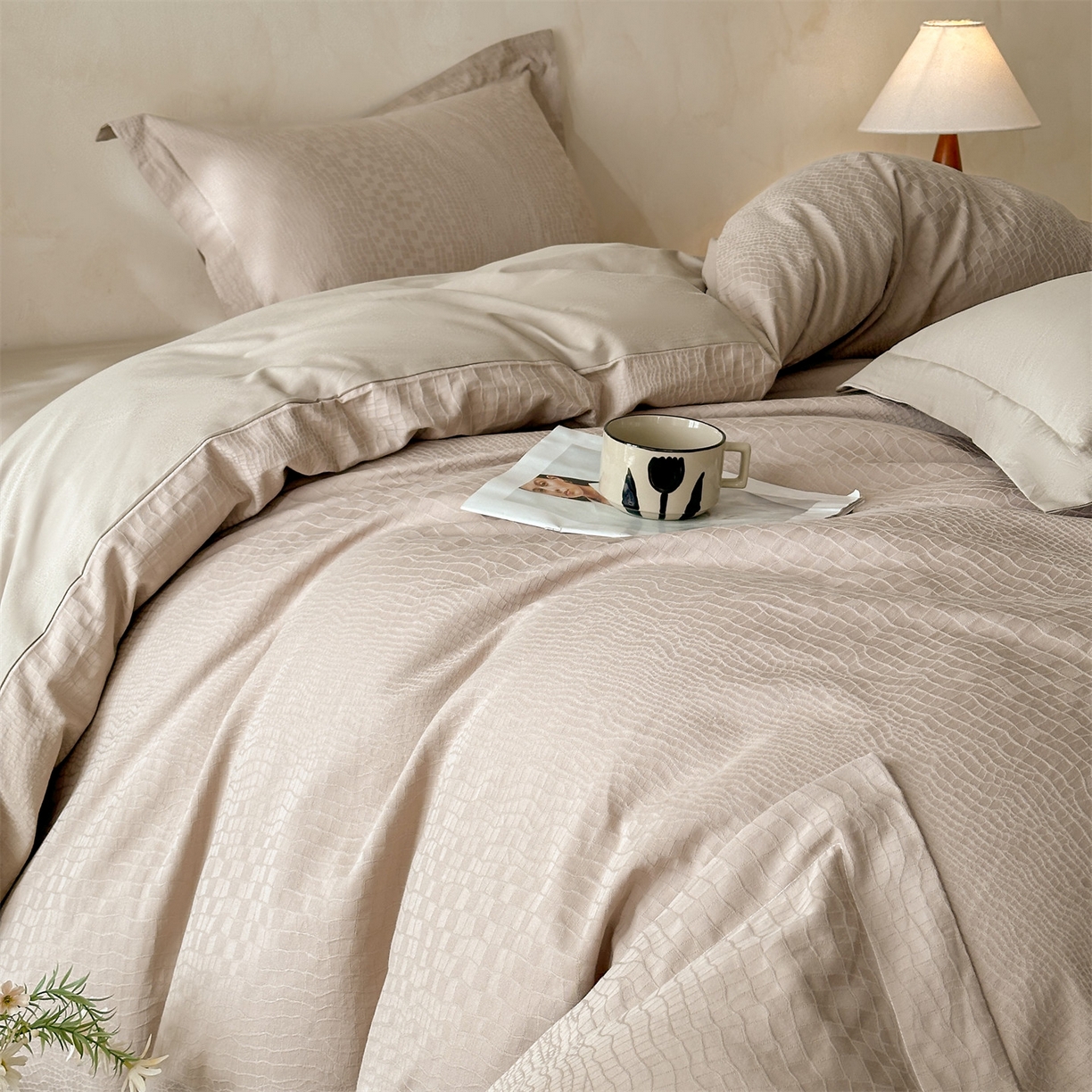 91家纺网 家纺一手货源 找家纺 笙意家纺 2026新款A版60S亮面提花B版13372全棉四件套 石烁-金属灰