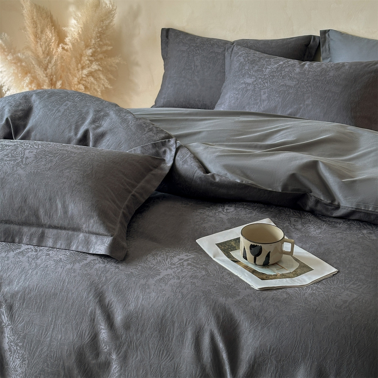 91家纺网 家纺一手货源 找家纺 笙意家纺 2026新款A版60S亮面提花B版13372全棉四件套 米萝-灰