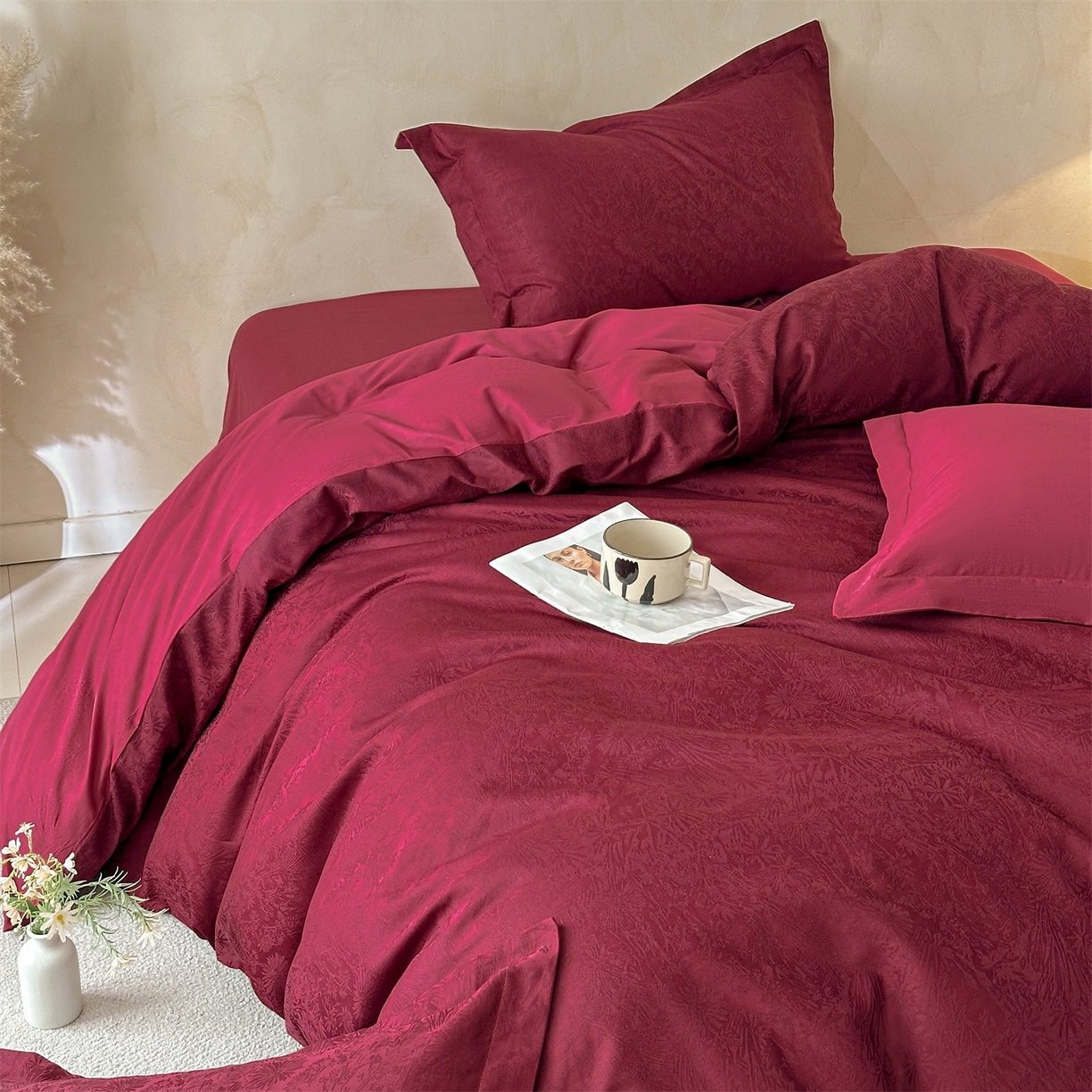 91家纺网 家纺一手货源 找家纺 笙意家纺 2026新款A版60S亮面提花B版13372全棉四件套 米萝-酒红