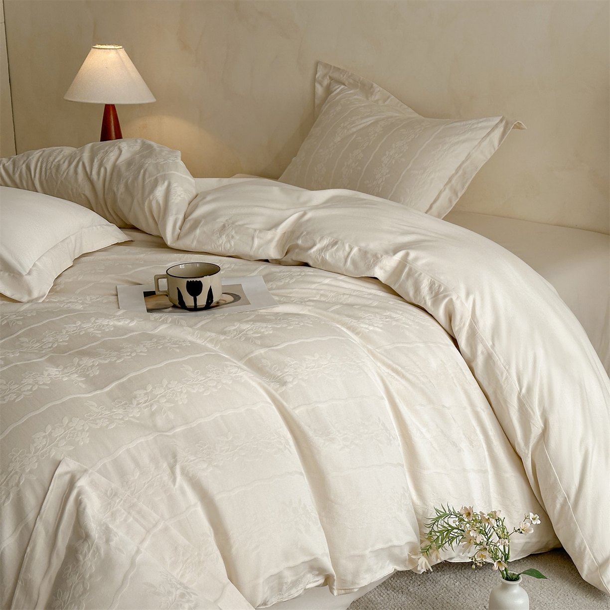 91家纺网 家纺一手货源 找家纺 笙意家纺 2026新款A版60S亮面提花B版13372全棉四件套 浪漫情缘-奶昔白