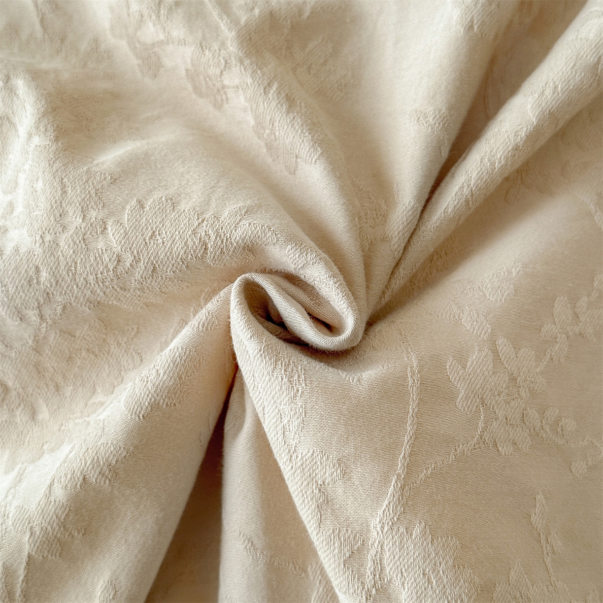 91家纺网 家纺一手货源 找家纺 笙意家纺 2026新款A版60S亮面提花B版13372全棉四件套 梦幻花园-米杏