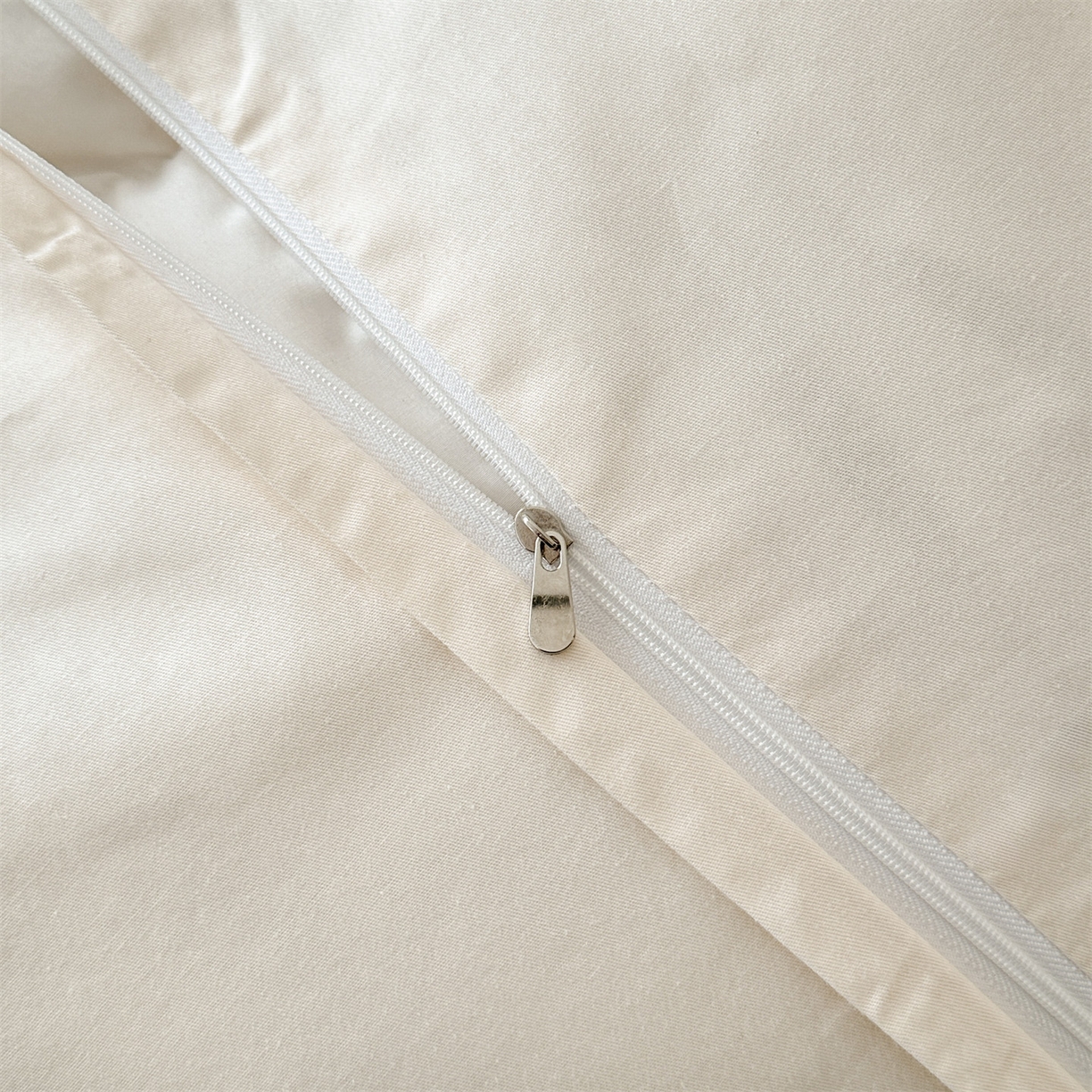 91家纺网 家纺一手货源 找家纺 笙意家纺 2026新款A版60S亮面提花B版13372全棉四件套 石烁-奶昔白