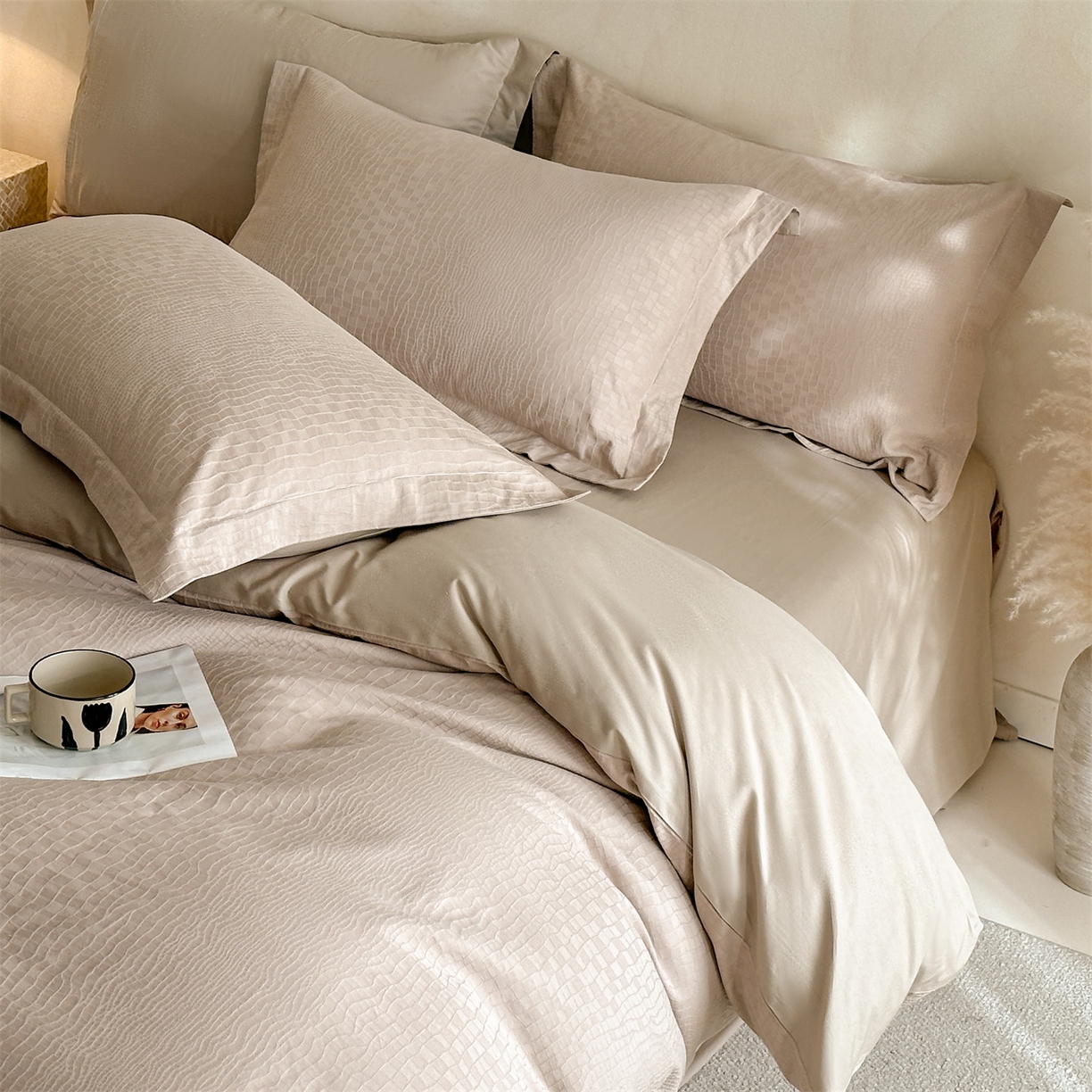 91家纺网 家纺一手货源 找家纺 笙意家纺 2026新款A版60S亮面提花B版13372全棉四件套 石烁-金属灰