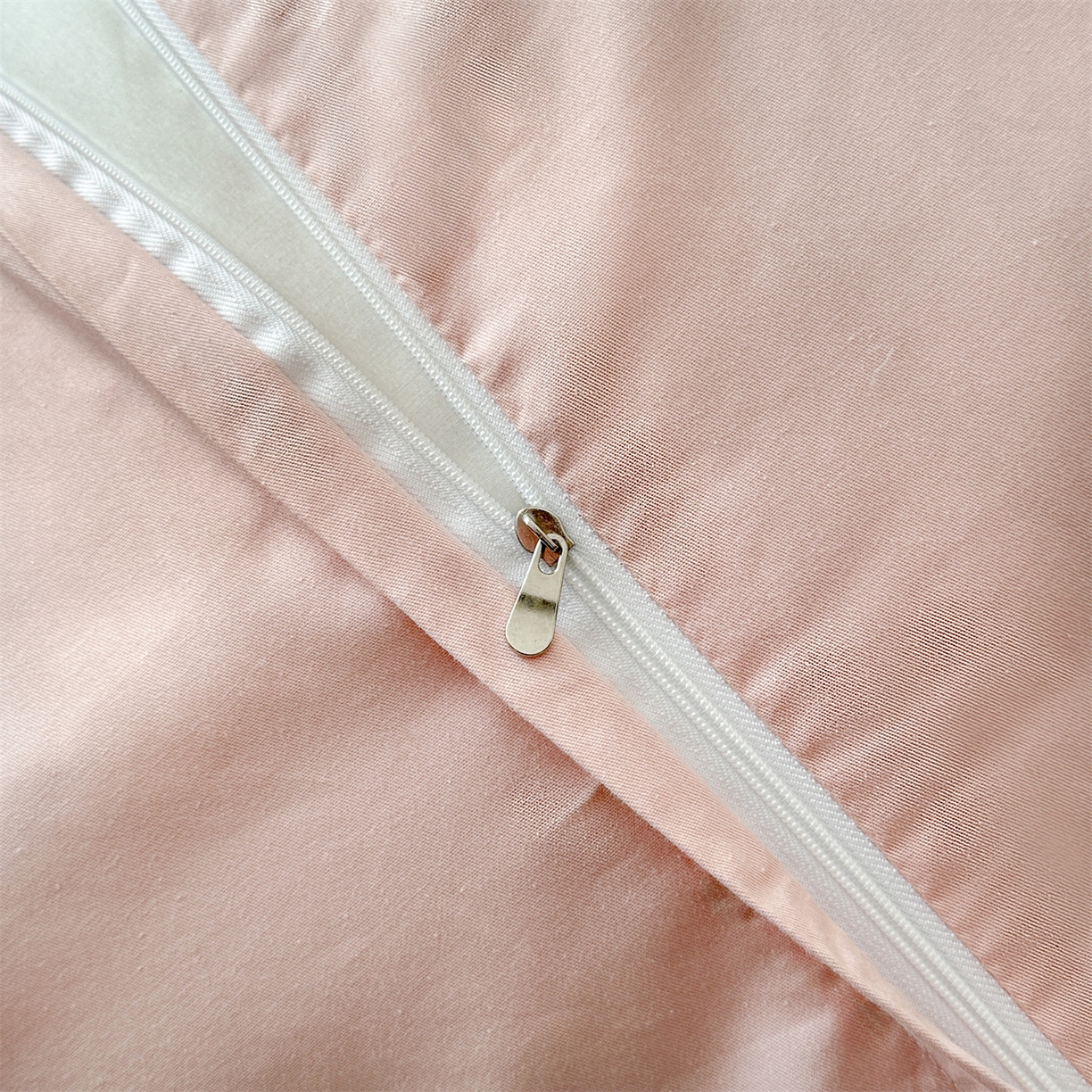 91家纺网 家纺一手货源 找家纺 笙意家纺 2026新款A版60S亮面提花B版13372全棉四件套 秘境-唯美粉