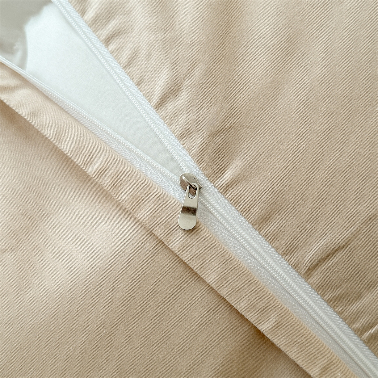 91家纺网 家纺一手货源 找家纺 笙意家纺 2026新款A版60S亮面提花B版13372全棉四件套 梦幻花园-米杏