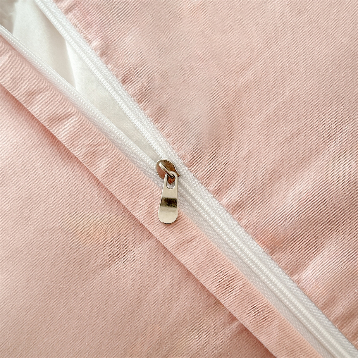 91家纺网 家纺一手货源 找家纺 笙意家纺 2026新款A版60S亮面提花B版13372全棉四件套 浪漫情缘-唯美粉