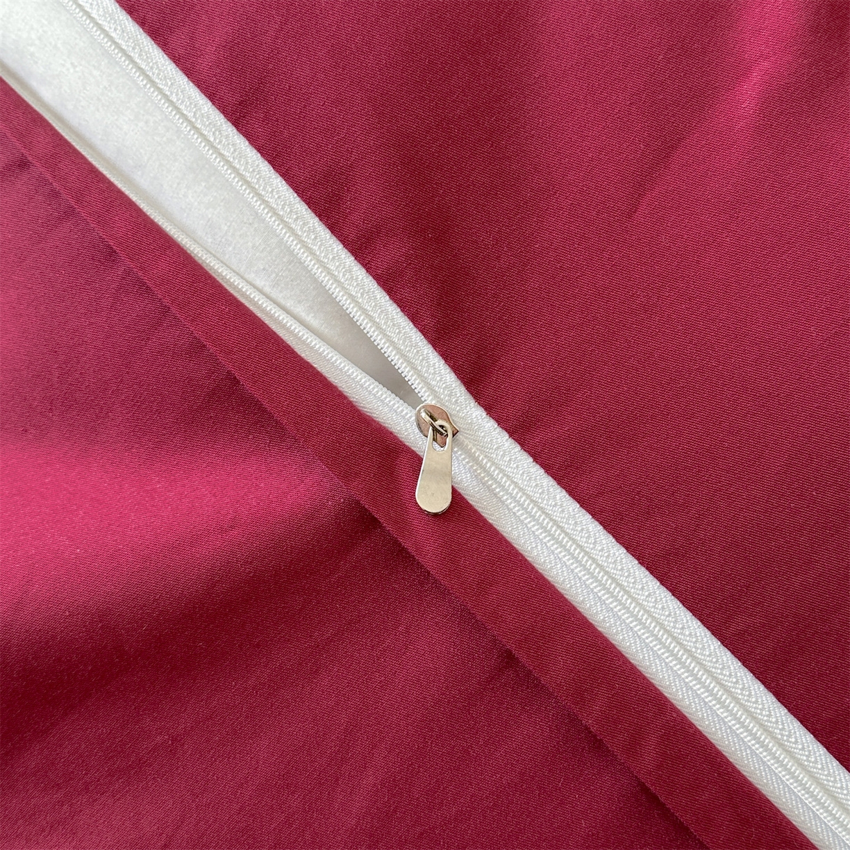 91家纺网 家纺一手货源 找家纺 笙意家纺 2026新款A版60S亮面提花B版13372全棉四件套 米萝-酒红