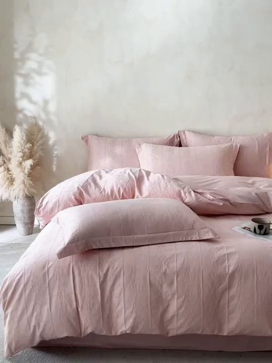 91家纺网 家纺一手货源 找家纺 笙意家纺 2026新款A版60S亮面提花B版13372全棉四件套 浪漫情缘-唯美粉