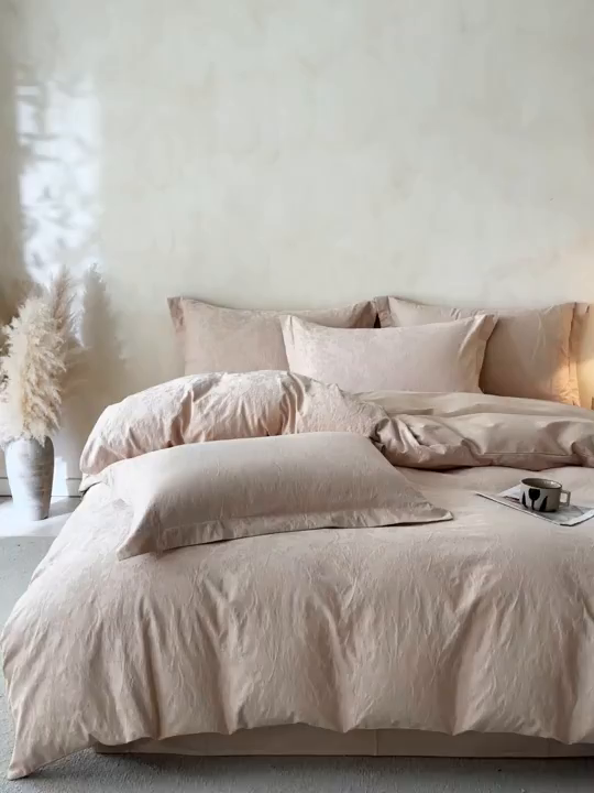 91家纺网 家纺一手货源 找家纺 笙意家纺 2026新款A版60S亮面提花B版13372全棉四件套 梦幻花园-米杏