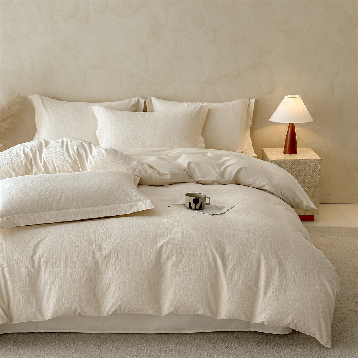 91家纺网 家纺一手货源 找家纺 笙意家纺 2026新款A版60S亮面提花B版13372全棉四件套 石烁-奶昔白