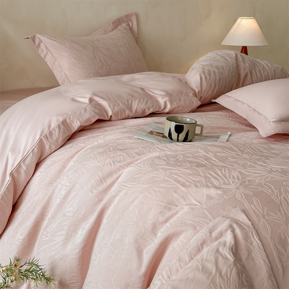 91家纺网 家纺一手货源 找家纺 笙意家纺 2026新款A版60S亮面提花B版13372全棉四件套 秘境-唯美粉