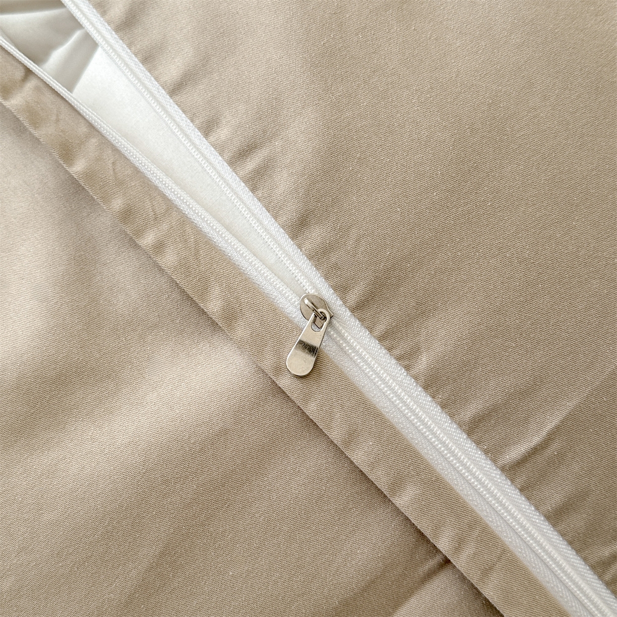 91家纺网 家纺一手货源 找家纺 笙意家纺 2026新款A版60S亮面提花B版13372全棉四件套 石烁-金属灰