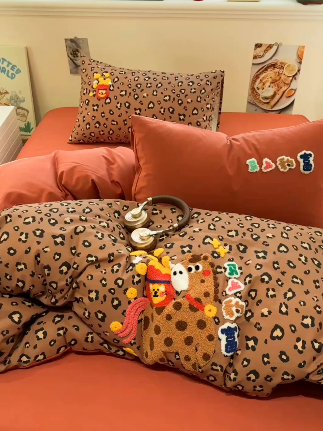 91家纺网 家纺一手货源 找家纺 珺柔家纺 2026新款马年全棉纯棉磨毛新春款四件套 马上豹富