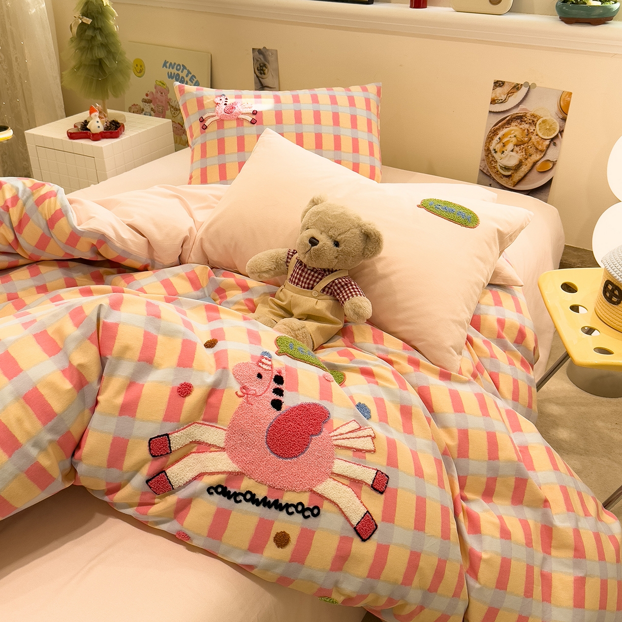 91家纺网 家纺一手货源 找家纺 珺柔家纺 2026新款马年全棉纯棉磨毛新春款四件套 小粉马