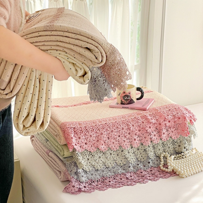 91家纺网 家纺一手货源 找家纺 源舜家纺 2026新款全棉双层纱棉花边榻榻米炕盖款 组合图仅供参考