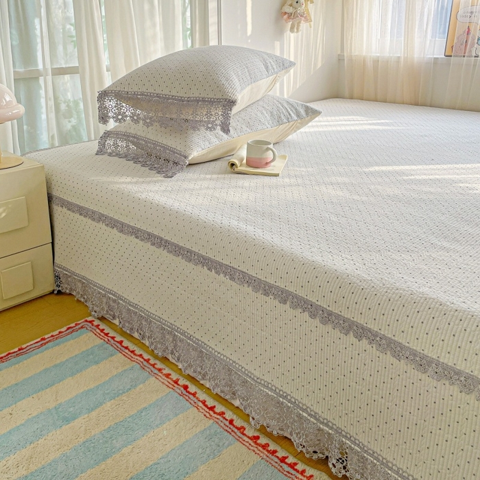 91家纺网 家纺一手货源 找家纺 源舜家纺 2026新款全棉双层纱棉花边榻榻米炕盖款 波点灰