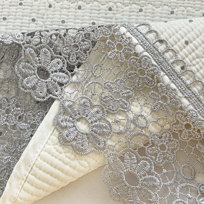 91家纺网 家纺一手货源 找家纺 源舜家纺 2026新款全棉双层纱棉花边榻榻米炕盖款 波点灰